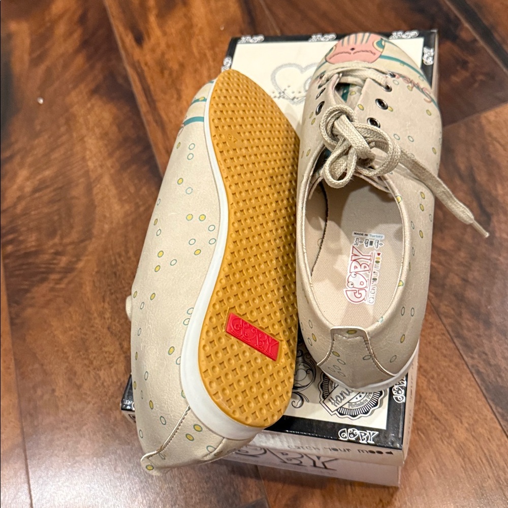 Brand New Coby Woman Size 37 Cream Sneaker - Picture 6 of 6